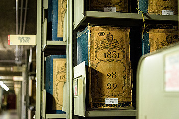 Zahlreiche Bücher aus dem 19. Jahrhundert lagern im Archiv der einstigen Inquisition.