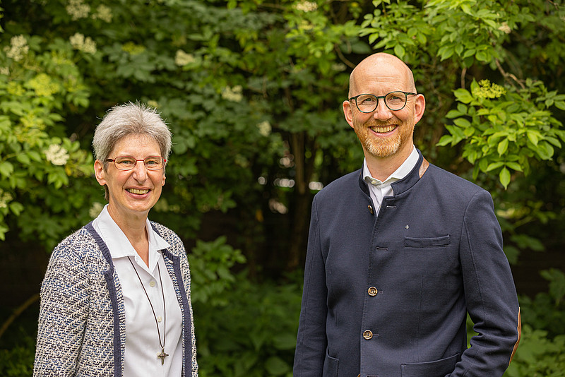 Schwester Erika Wimmer und Pfarrer Klaus Hofstetter