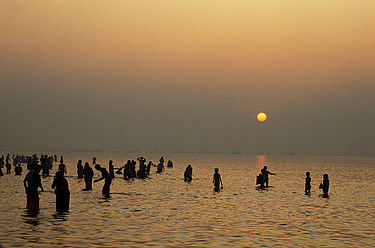 Menschen im Ganges