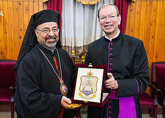 Monsignore Wolfgang Huber (rechts) bei einer Begegnung in Ägypten mit dem Oberhaupt der koptisch-katholischen Kirche, Patriarch Ibrahim Sidrak 