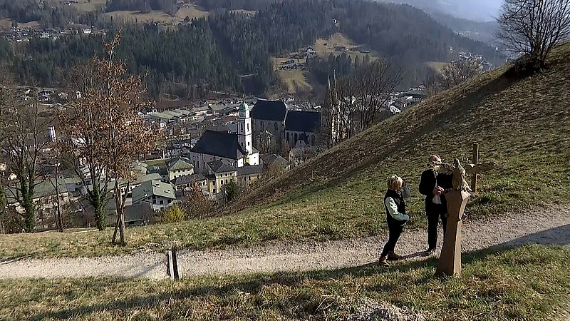 Der Emmausweg bietet einen schönen Blick auf Berchtesgaden.