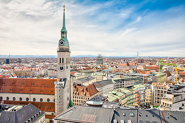 Blick auf den Alten Peter in München